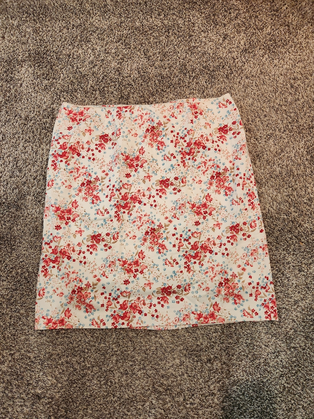 Caslon Floral Mini Skirt - White with Red & Blue Flower Print